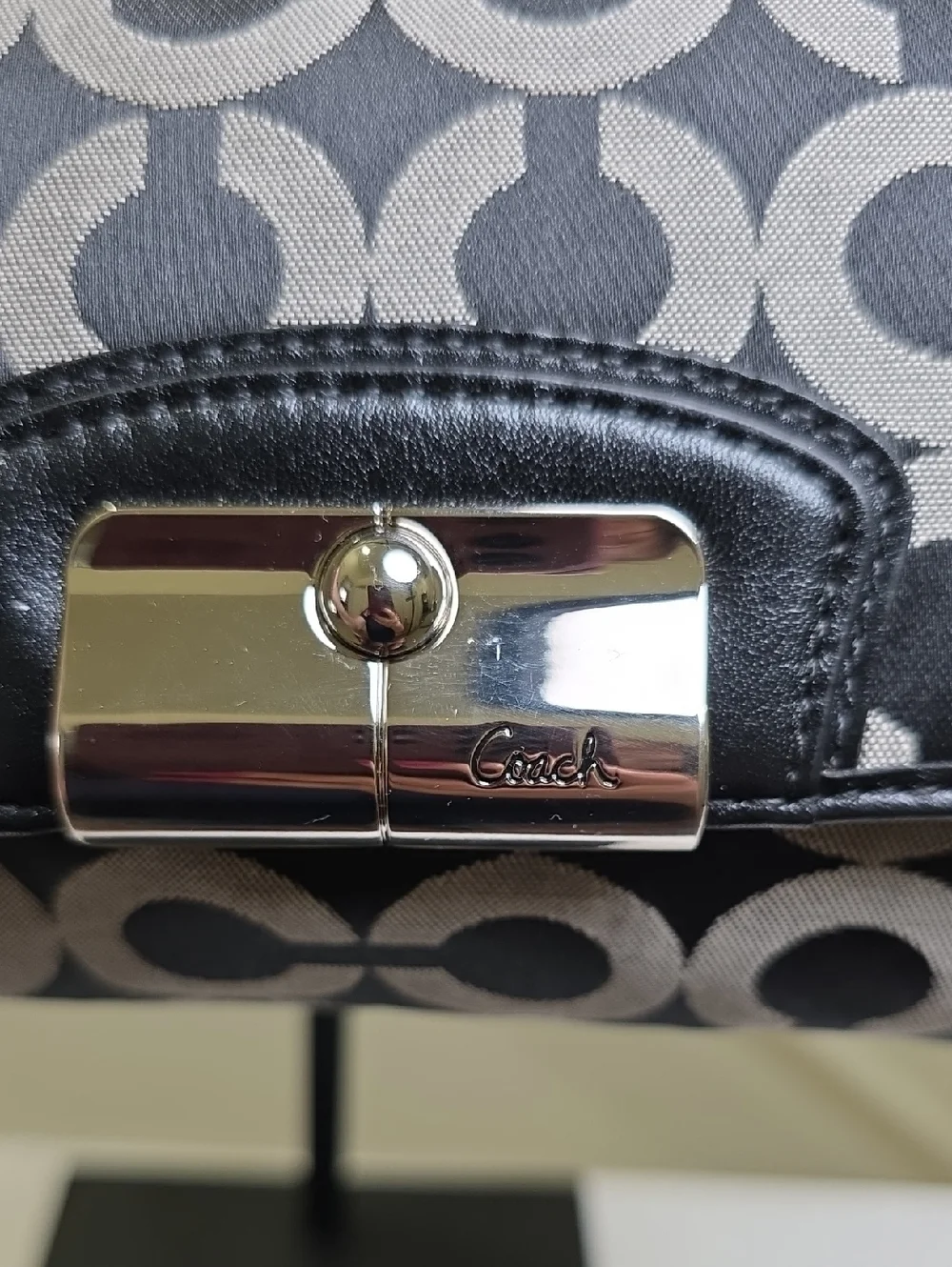 COACH Kristin OP Art Large Signature Print Wristlet/MiniBag Grey/Black New - Picture 4 of 12